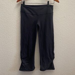 Athleta Capri Yoga Workout Pants Black Color 819301 Small 22.5 Inch Inseam